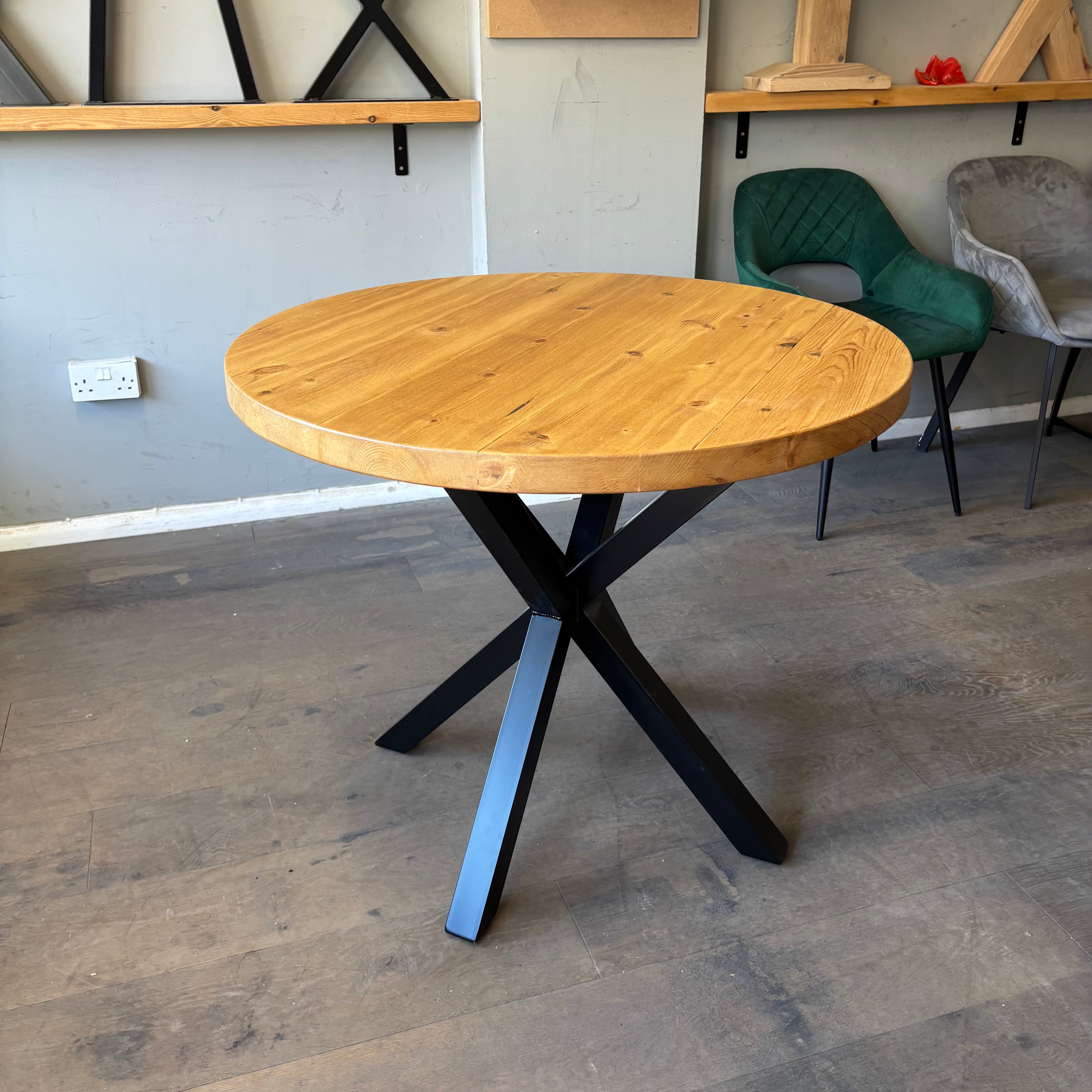 Ex Demo - 90cm Rustic Pine Round Dining Table