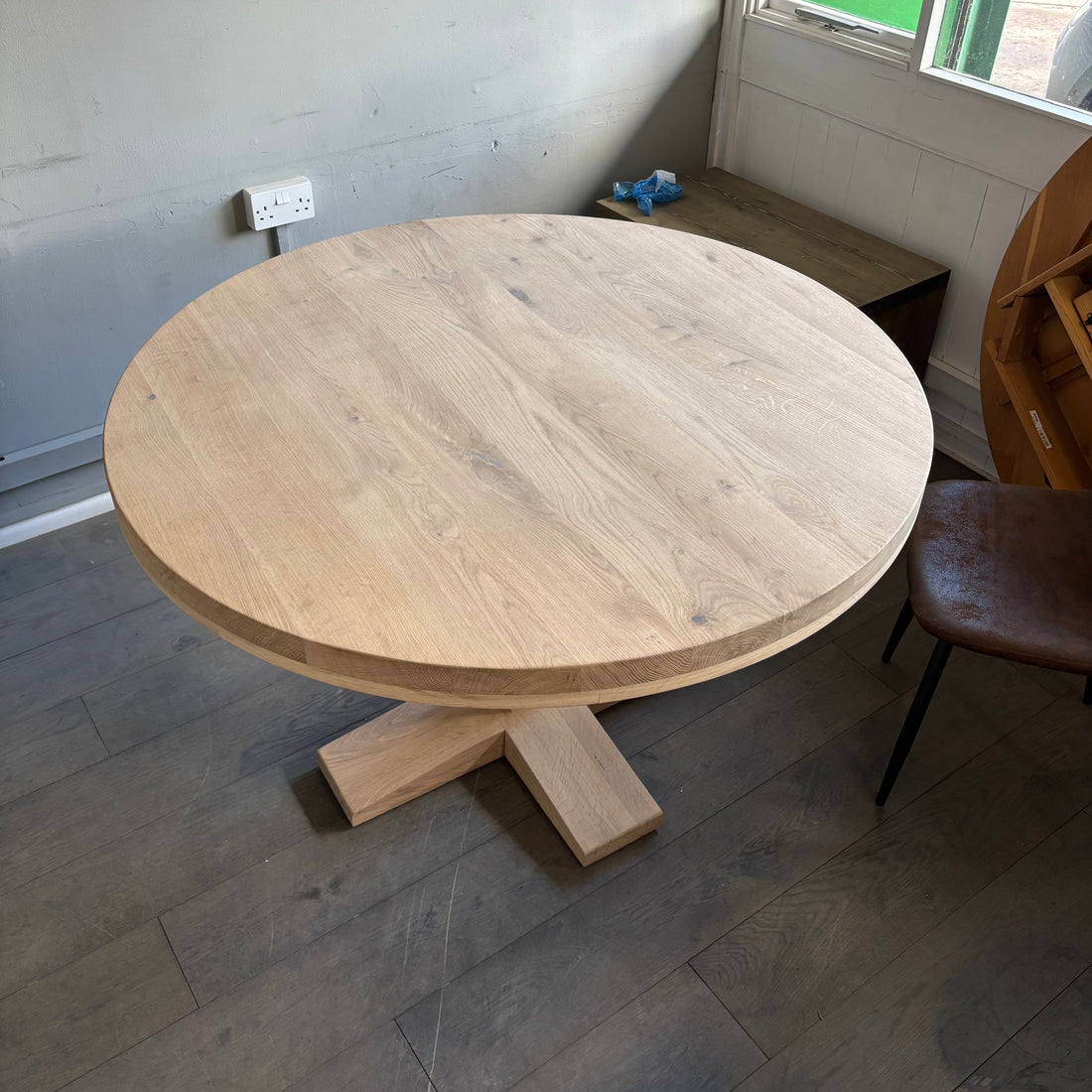 Ex demo 120cm Solid Oak 6cm thick Round Dining Table - Straight Pedestal Leg - Choose the colour