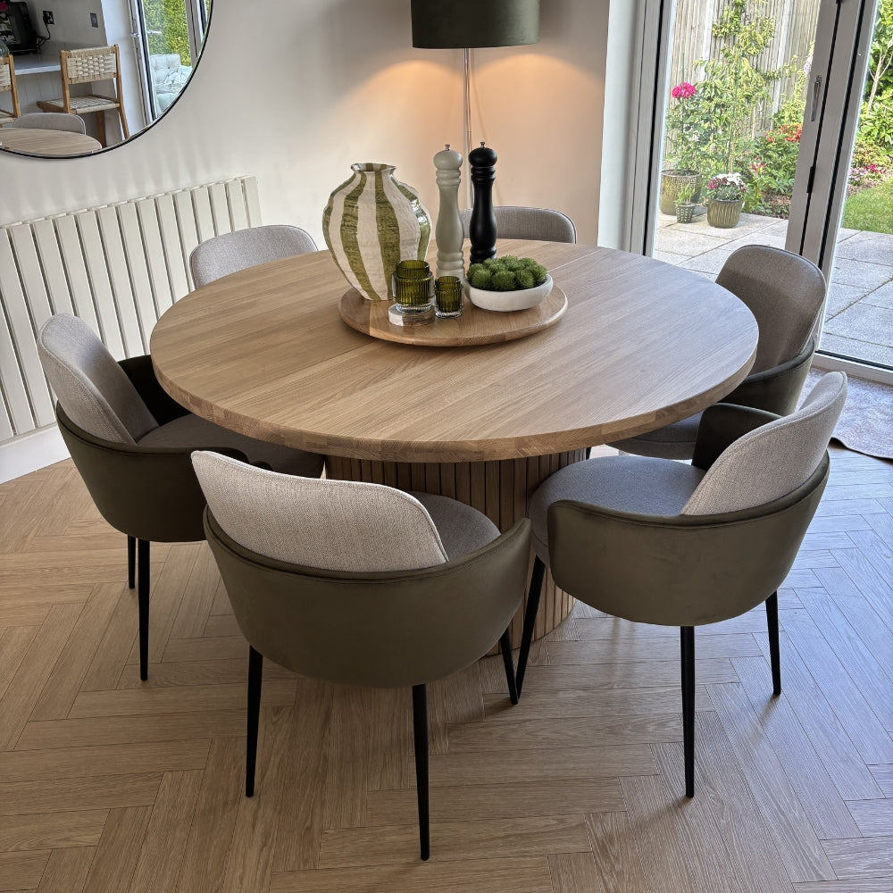 Solid Oak Extending Round Dining Table - Oak panelled base